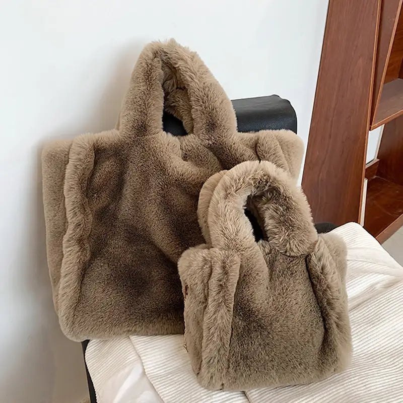 Wintertasche mit Kette – Plüsch Handtasche / Damen Schultertasche - Damenmode online kaufen | Isabell Boutique