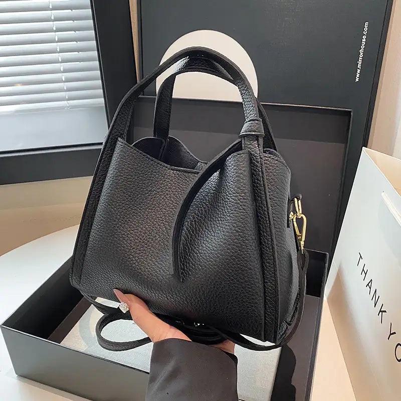 Italienisch Inspirierte Personalisierte Schlichte Ein-Schulter Achsel Bucket Bag Retro Umhängetasche im Korbdesign - Damenmode online kaufen | Isabell Boutique