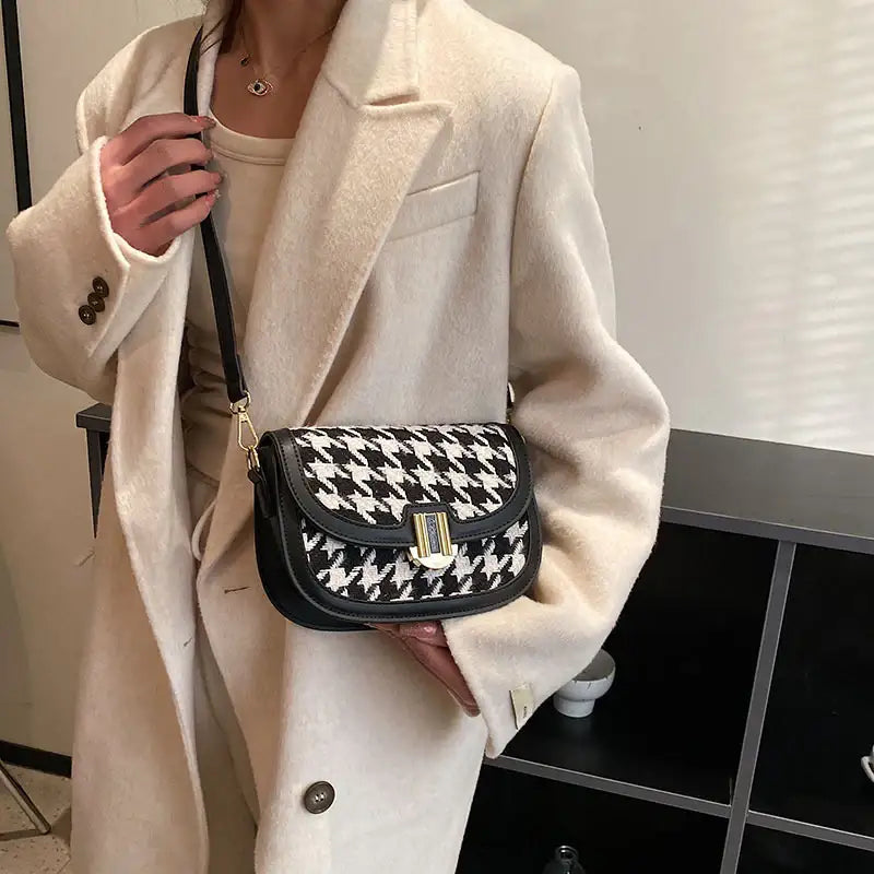 One Shoulder Bag Female Texture Cross-body Semi-round Saddle Bag - Damenmode online kaufen | Isabell Boutique