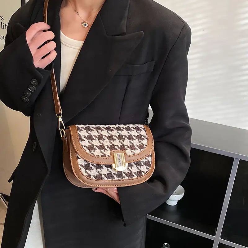 One Shoulder Bag Female Texture Cross-body Semi-round Saddle Bag - Damenmode online kaufen | Isabell Boutique