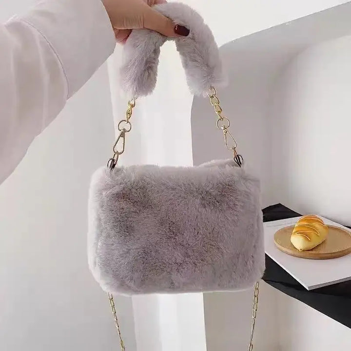 Graue Kunstfell-Handtasche mit goldener Kette, modisch, IsabellBoutique030