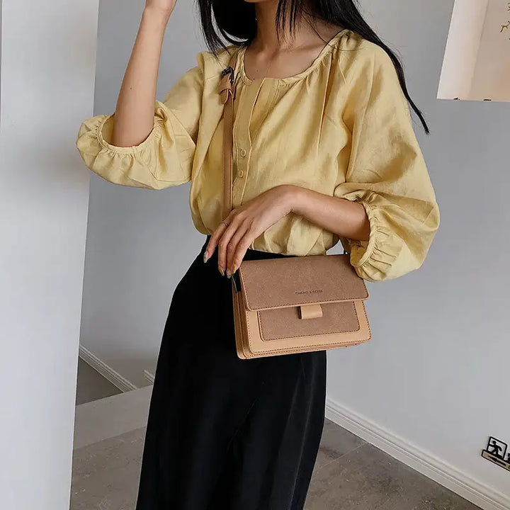 Kleine Umhängetasche im Kontrastfarben-Design (quadratisch) - Damenmode online kaufen | Isabell Boutique