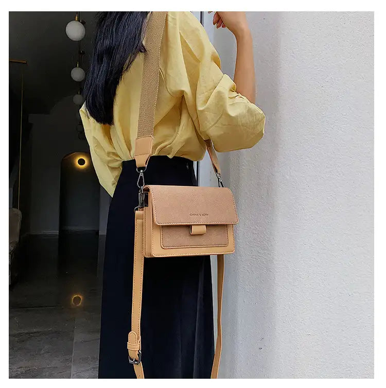 Trendige Retro Mini-Umhängetasche im kleinen, quadratischen Design - Damenmode online kaufen | Isabell Boutique