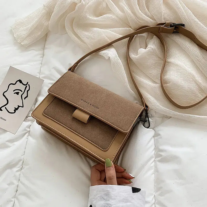 Kleine Umhängetasche im Kontrastfarben-Design (quadratisch) - Damenmode online kaufen | Isabell Boutique