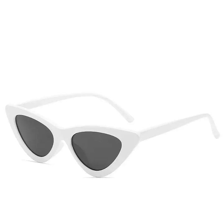 Weiße Cat-Eye-Sonnenbrille mit getönten Gläsern. IsabellBoutique030