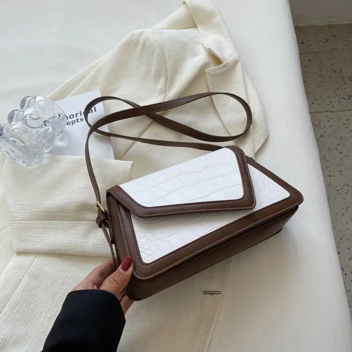 Weisse Handtasche mit Krokodil-Optik und braunen Akzenten, IsabellBoutique030