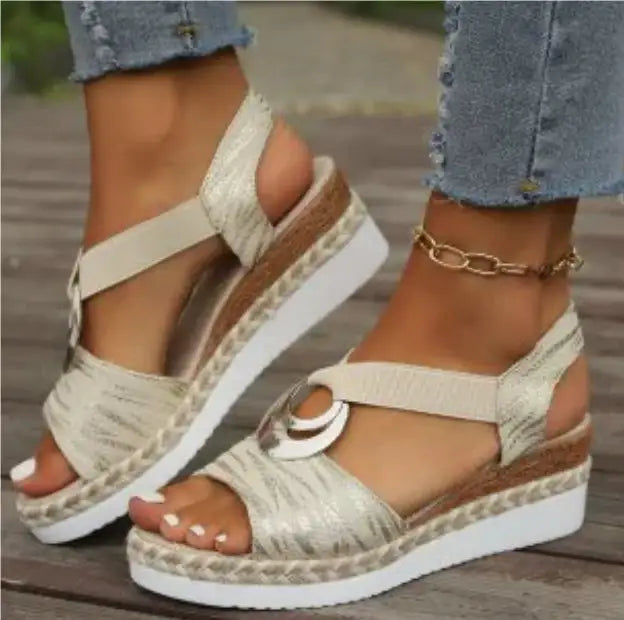 Sommerliche Damen Keilsandalen mit Hanfseil-Design und Peep-Toe - Damenmode online kaufen | Isabell Boutique
