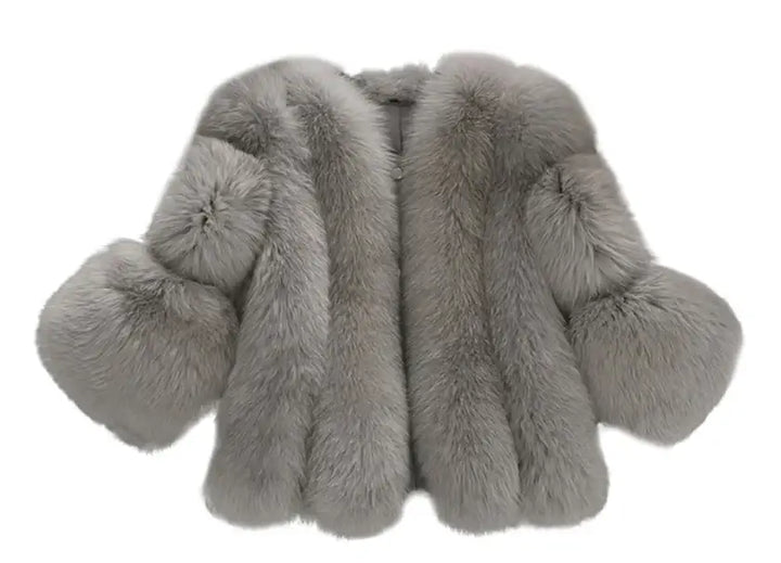 Grauer Pelzmantel mit weiten Ärmeln, Damenmode von IsabellBoutique030