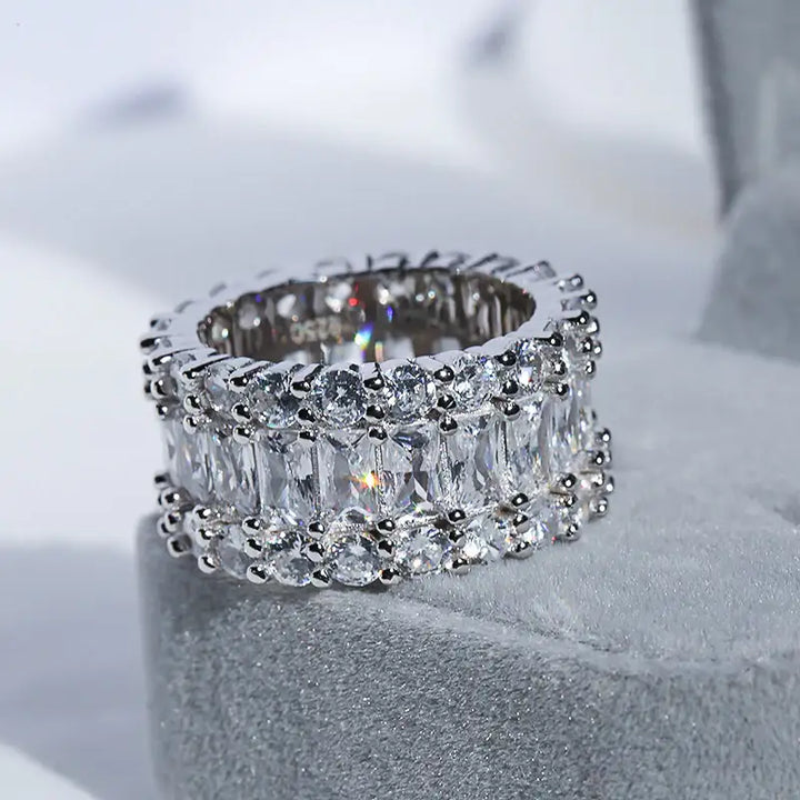 Hip-Hop Bar Zirkonring aus Kupfer mit Dreireihigem Baguette-Diamantbesatz für Damen - Damenmode online kaufen | Isabell Boutique