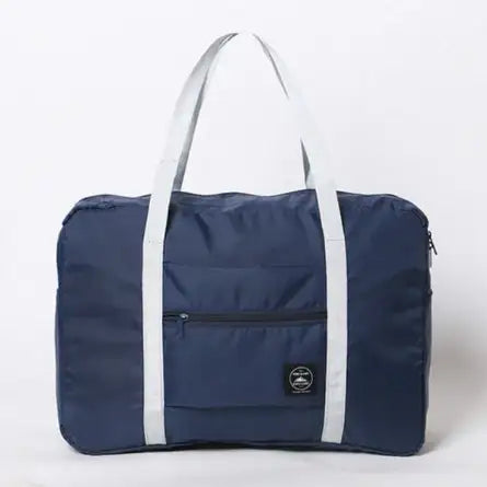 Dunkelblaue Reisetasche mit weißen Henkeln. Modische Damenmode bei IsabellBoutique030