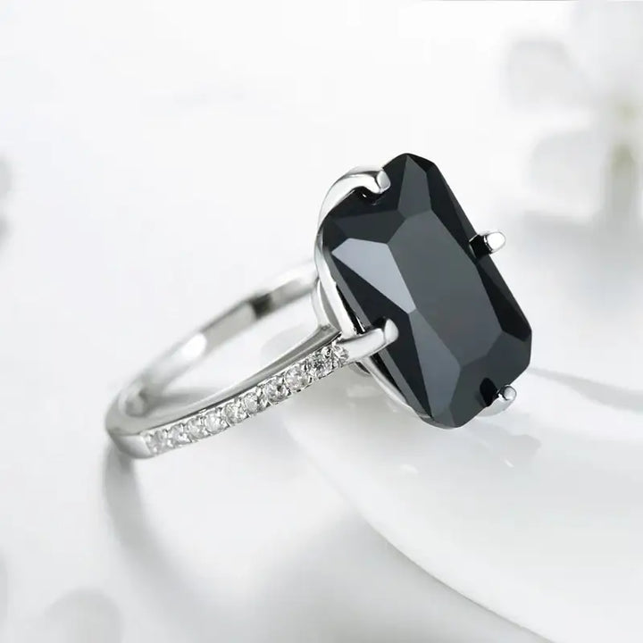 Luxuriöser Rechteckiger Zirkonring mit Edelsteinbesatz - Damenmode online kaufen | Isabell Boutique