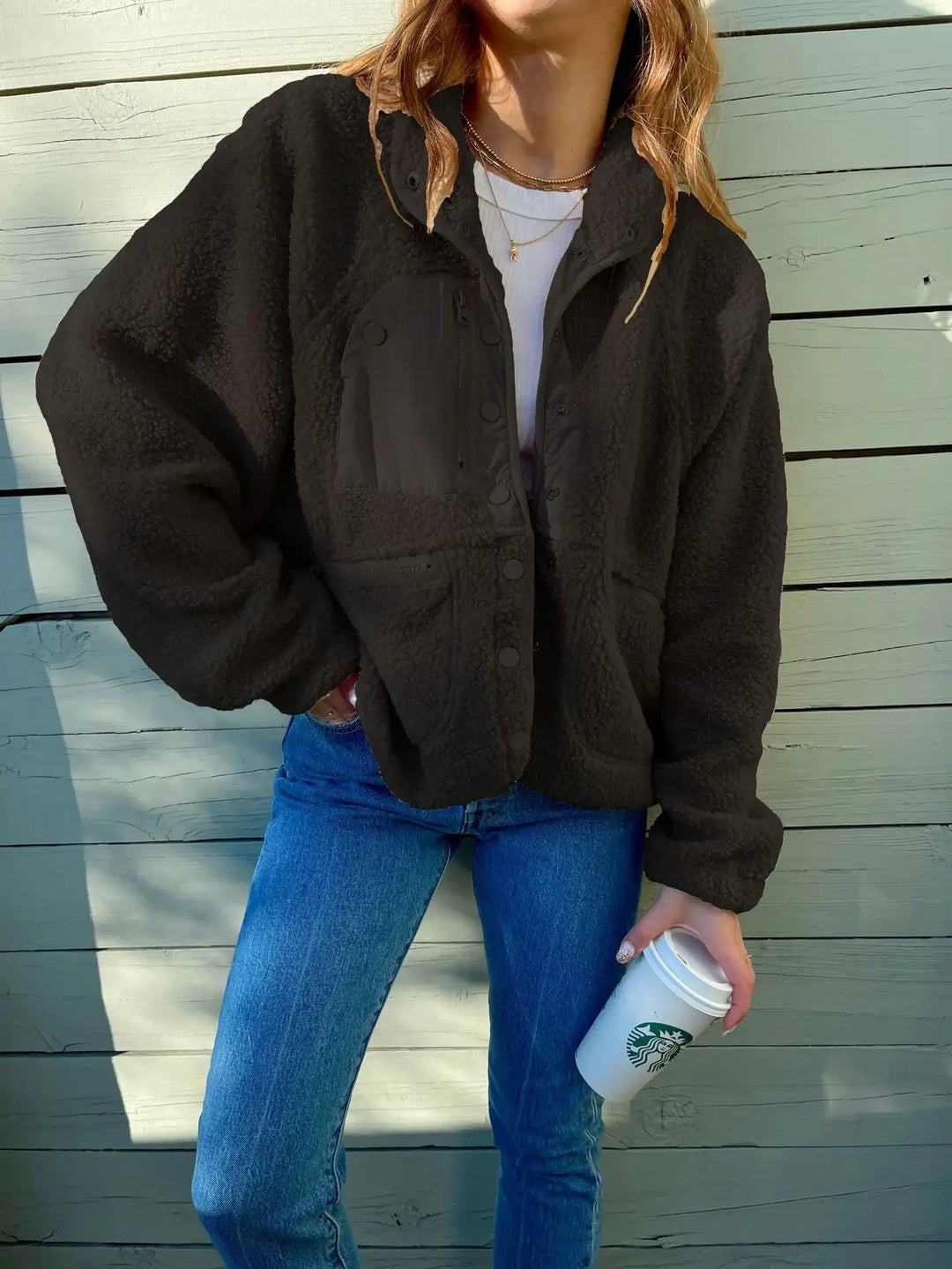Schwarze Teddyjacke, blaue Jeans, Casual Outfit, IsabellBoutique030