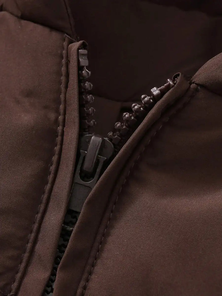 Detailaufnahme brauner Jacke mit Reißverschluss, IsabellBoutique030