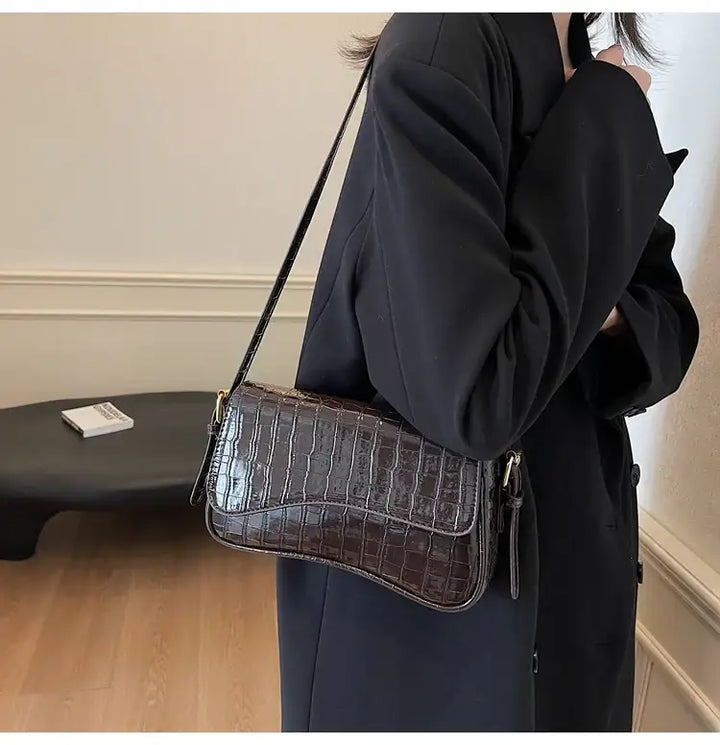 Braune Handtasche in Kroko-Optik, Umhängetasche, stilvoll, IsabellBoutique030