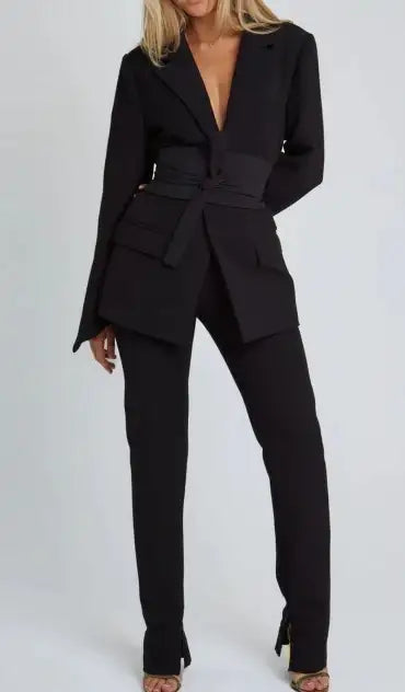 Schwarzer Blazer mit Taillengürtel ve passenden Hose, moderner Stil, Trend bei IsabellBoutique030