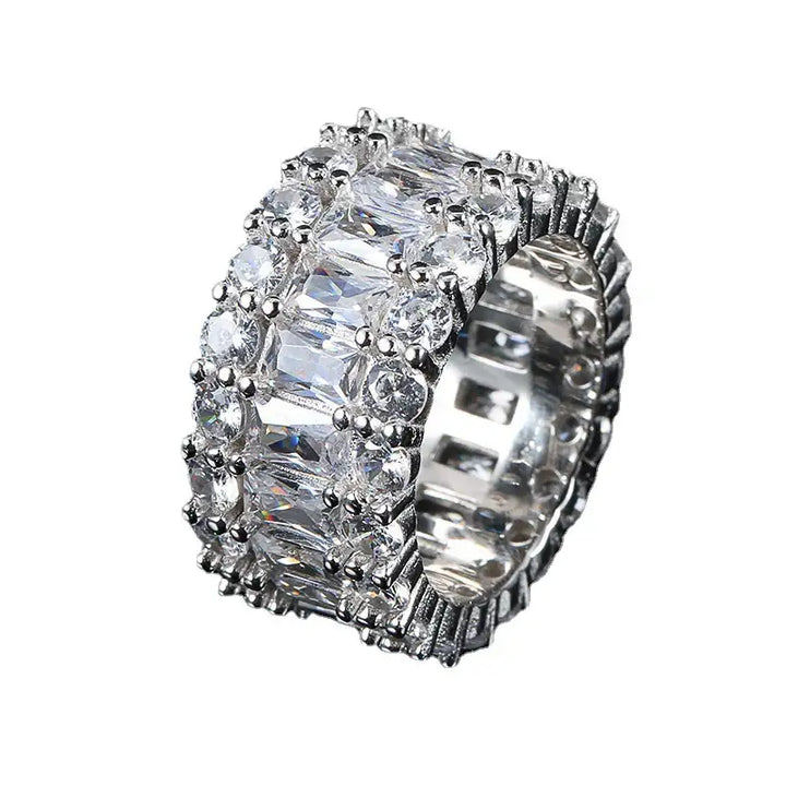 Hip-Hop Bar Zirkonring aus Kupfer mit Dreireihigem Baguette-Diamantbesatz für Damen - Damenmode online kaufen | Isabell Boutique