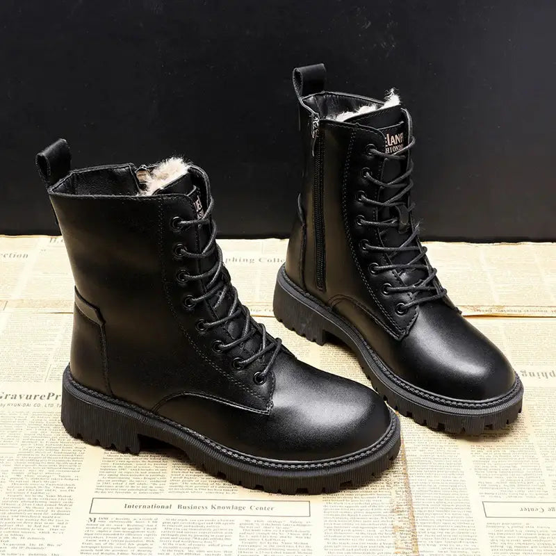 Schwarze Lederstiefel mit Schnürung. Warme Damen Winterstiefel. IsabellBoutique030