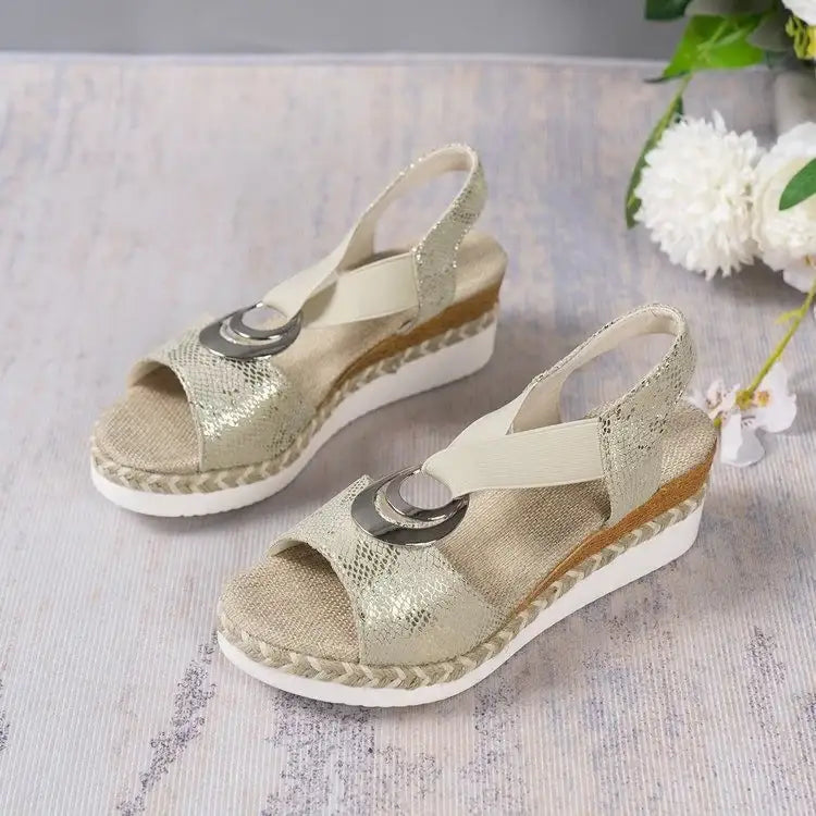 Sommerliche Damen Keilsandalen mit Hanfseil-Design und Peep-Toe - Damenmode online kaufen | Isabell Boutique