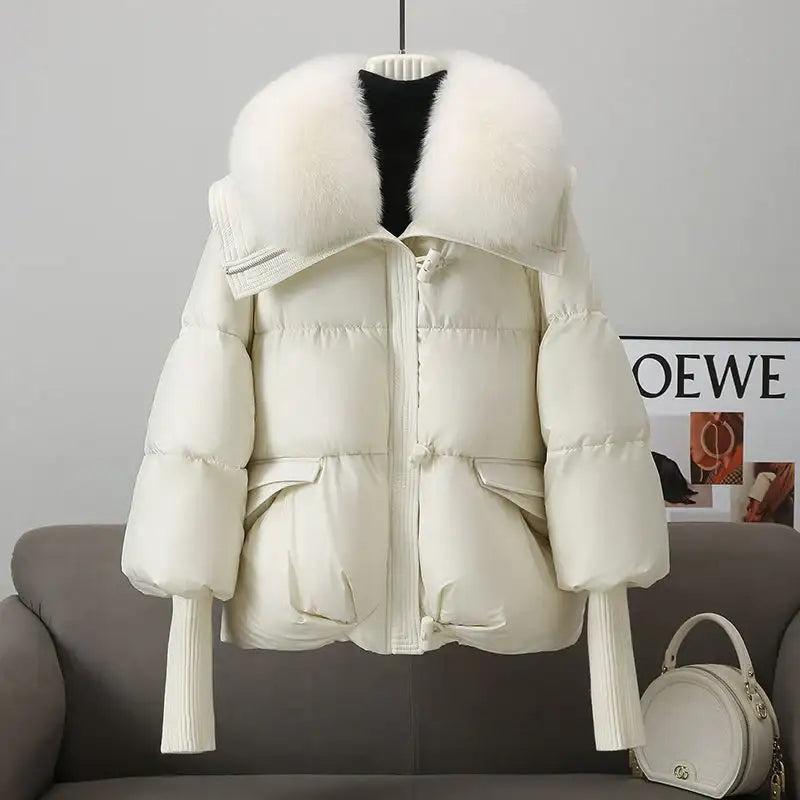 Cremefarbene Winterjacke mit Pelzkragen, warm, modisch, stylisch, IsabellBoutique030
