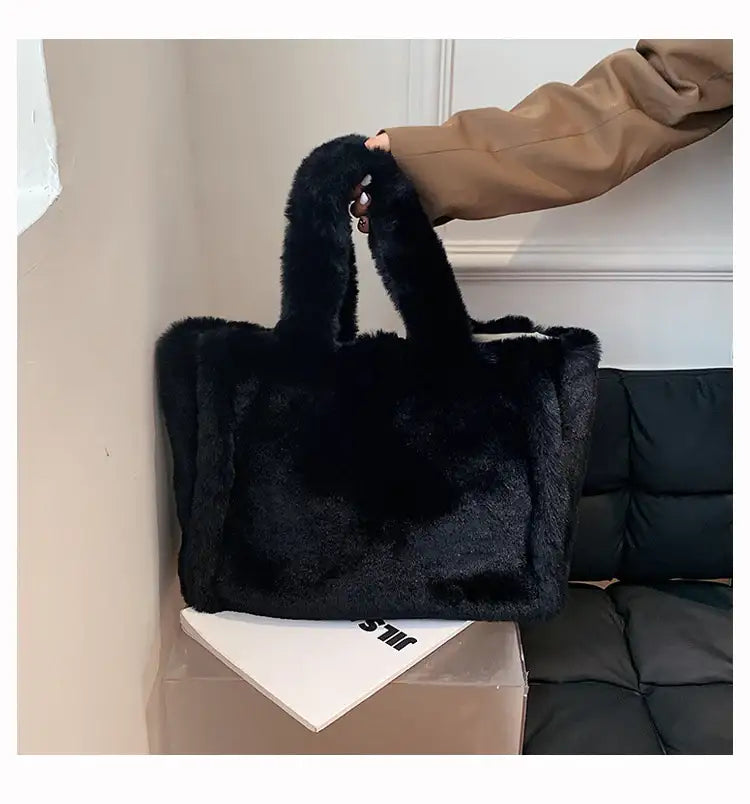 Wintertasche mit Kette – Plüsch Handtasche / Damen Schultertasche - Damenmode online kaufen | Isabell Boutique
