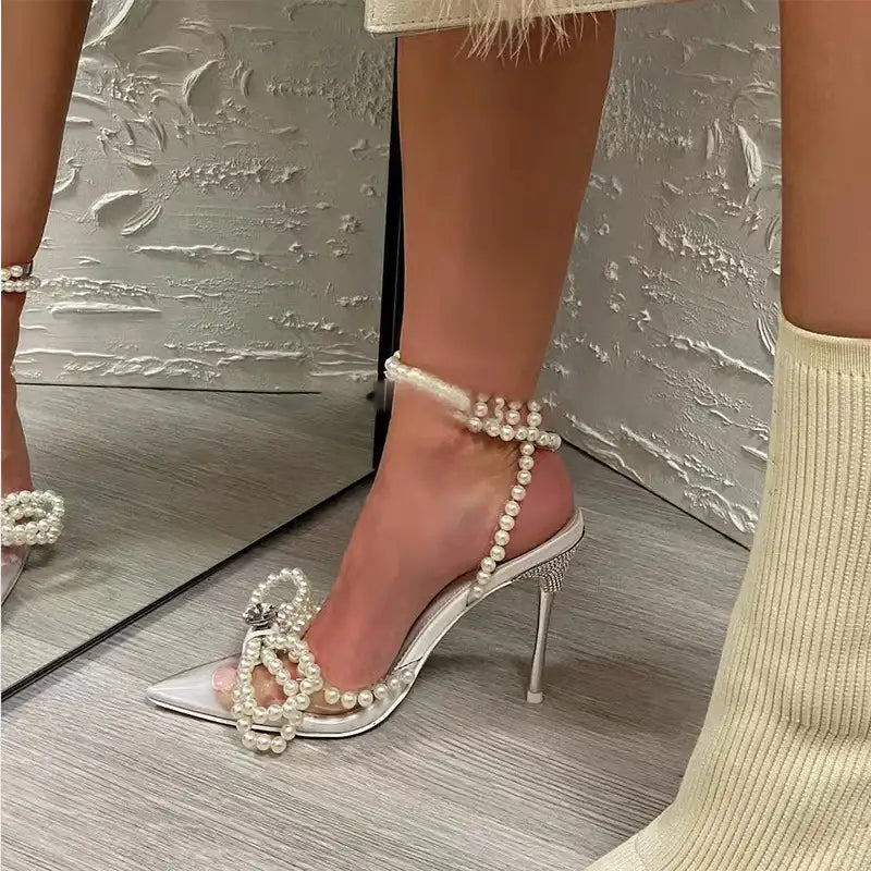 Damen-Sandalen im europäischen und amerikanischen Stil mit transparentem Design, Kristallen, Perlen und Schleifendetail - Damenmode online kaufen | Isabell Boutique