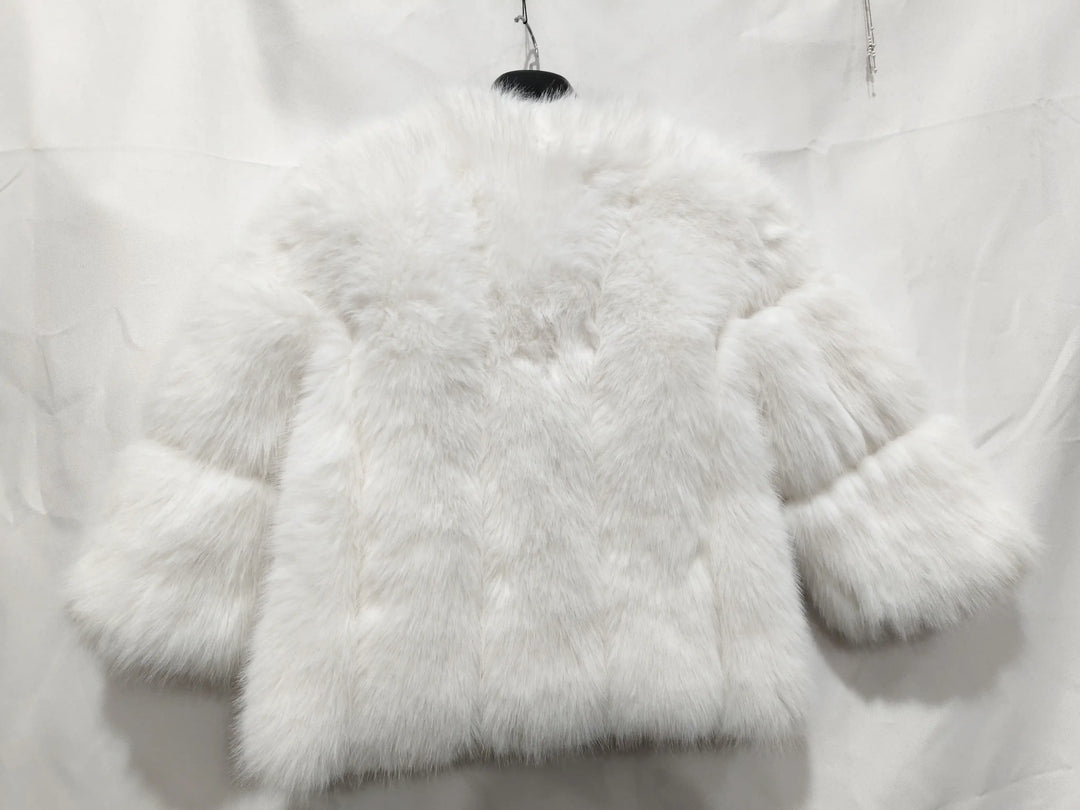 Weißer Kunstfell-Kurzmantel. Damenmode für IsabellBoutique030.