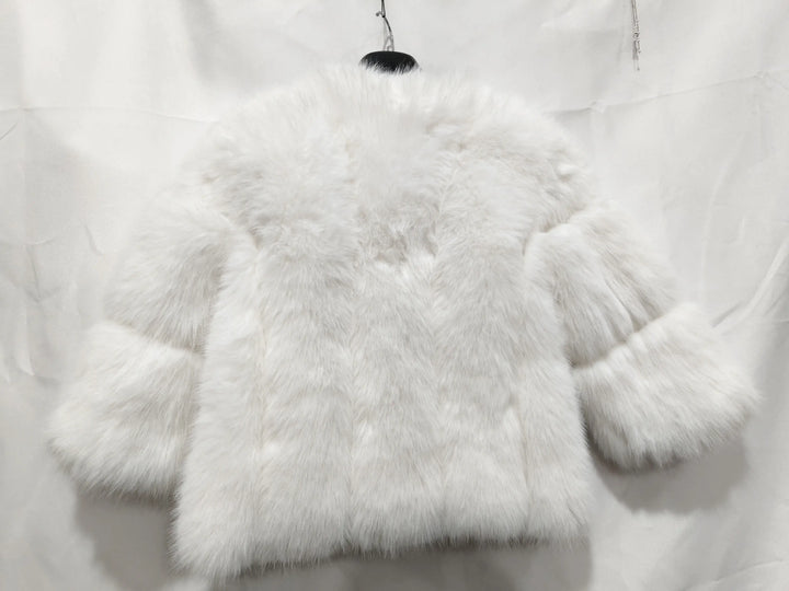 Weißer Kunstfell-Kurzmantel. Damenmode für IsabellBoutique030.