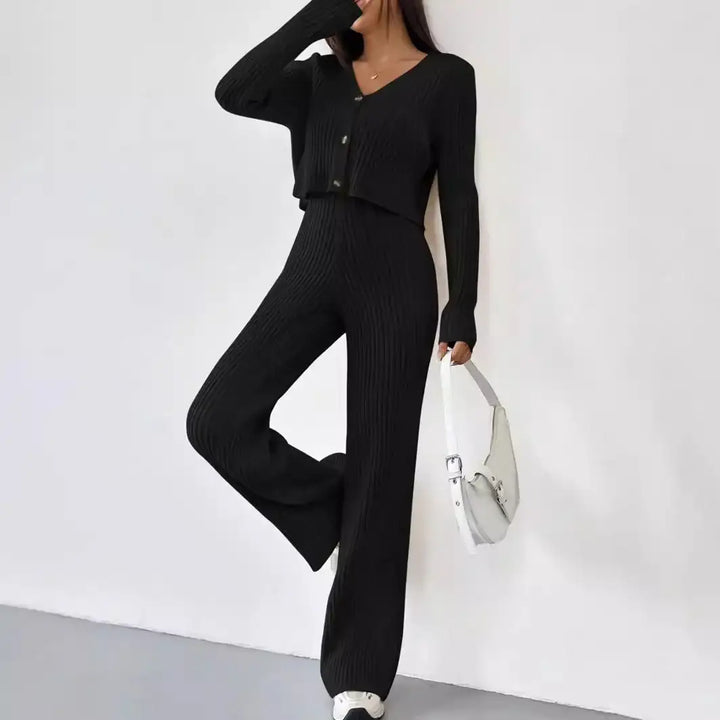 Einfarbiges, gestricktes Damen-Zweiteiler-Set mit V-Ausschnitt, kurzem Cardigan und Bootcut-Hose – vielseitige Freizeitmode für Damen - Damenmode online kaufen | Isabell Boutique