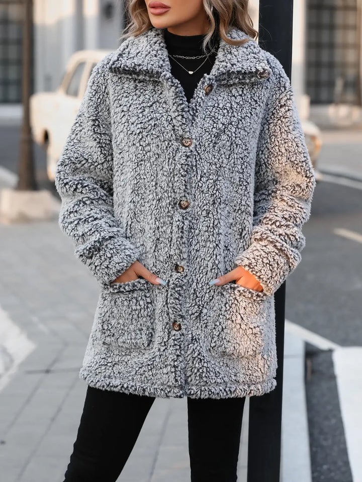 Grauer Teddyfell-Mantel mit Knöpfen, Damenmode, von IsabellBoutique030