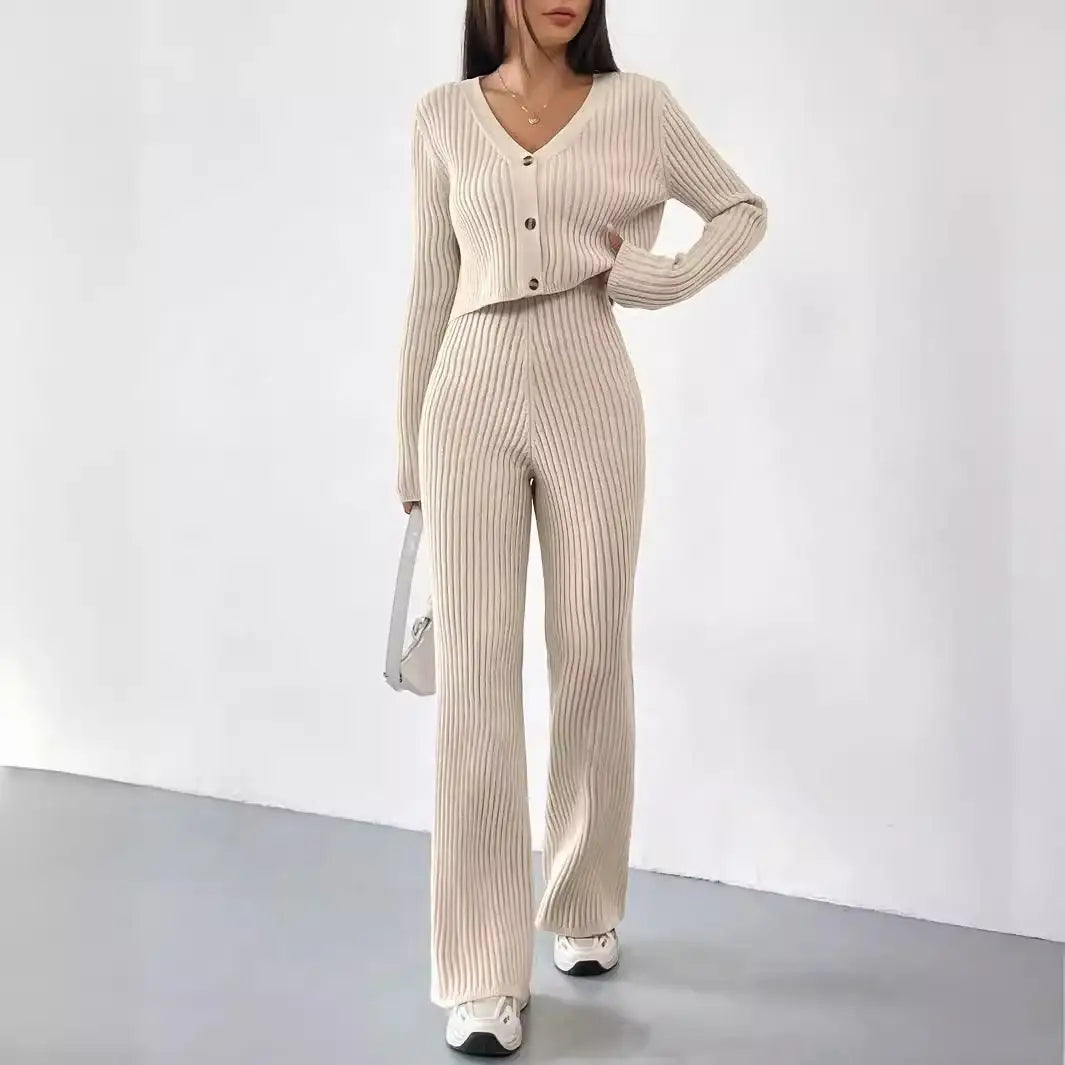 Einfarbiges, gestricktes Damen-Zweiteiler-Set mit V-Ausschnitt, kurzem Cardigan und Bootcut-Hose – vielseitige Freizeitmode für Damen - Damenmode online kaufen | Isabell Boutique