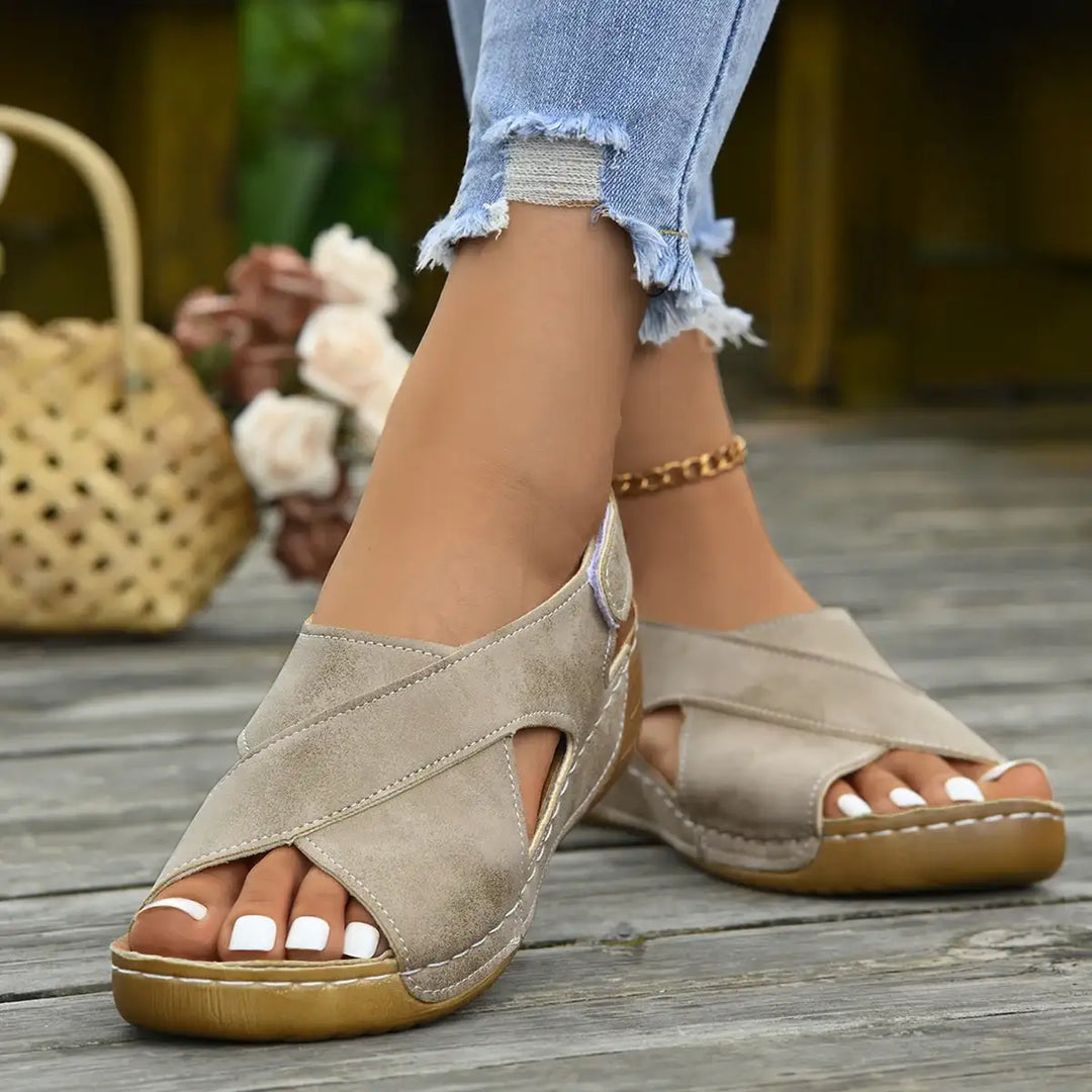 Modische Damen Plateau-Sandalen im Römischen Stil – Perfekt für Strand &amp; Alltag - Damenmode online kaufen | Isabell Boutique