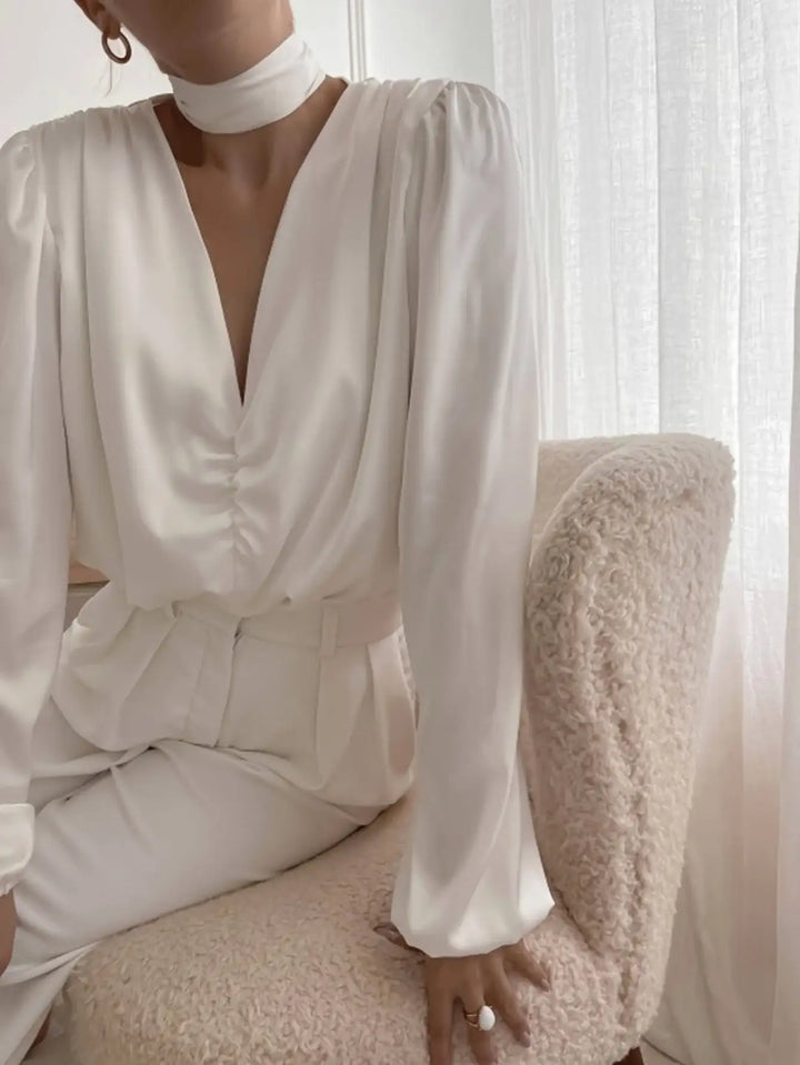 Weißes Outfit mit Choker, eleganter Stil. Damenmode bei IsabellBoutique030