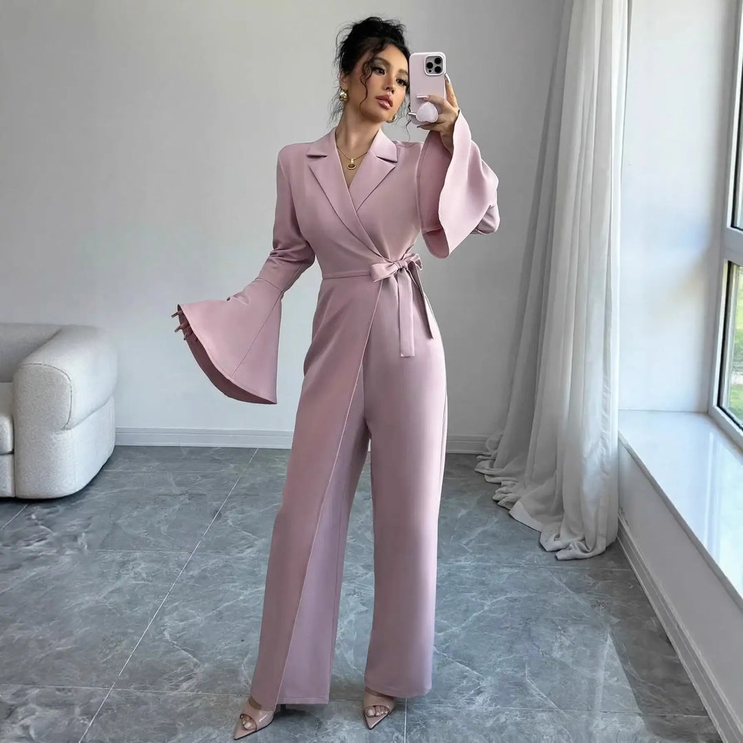 Rosafarbener Jumpsuit mit weiten Ärmeln, Wickeloptik ve Bindegürtel. IsabellBoutique030