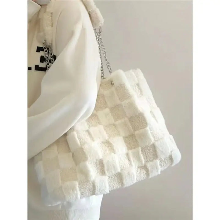 Weiße Plüsch-Schultertasche – Lässige Tote Bag - Damenmode online kaufen | Isabell Boutique