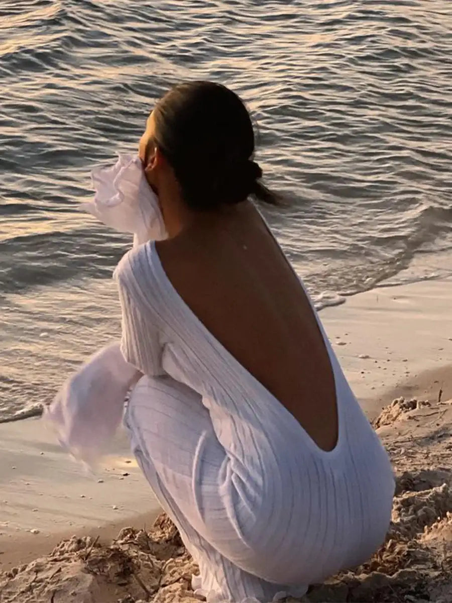 Figurbetontes, langärmliges Maxi-Strickkleid mit Rüschen, rückenfreiem Design und sexy Hüftschnitt – ideal für Party &amp; Strand - Damenmode online kaufen | Isabell Boutique