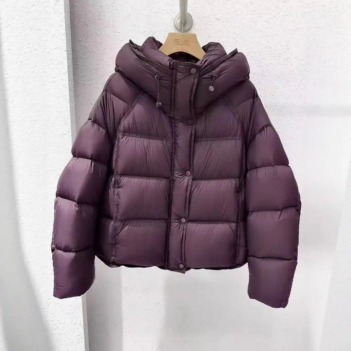 Dunkel lila Daunenjacke mit Kapuze, gesteppt, Damenmode bei IsabellBoutique030