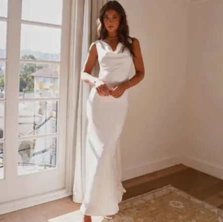 Elegantes, rückenfreies Premium-Satin-Kleid in Slim-Fit mit Meerjungfrau-Schnitt - Damenmode online kaufen | Isabell Boutique