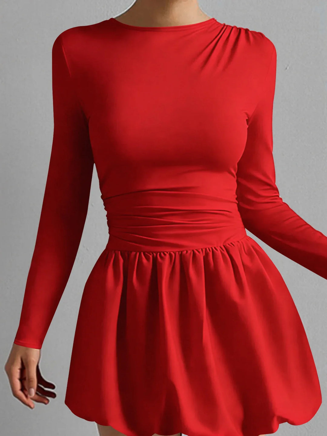 Rotes Kleid mit langen Ärmeln und Rüschenrock, stilvoll und figurbetont, IsabellBoutique030