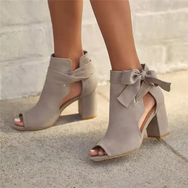 Damen Sandalen im europäischen und amerikanischen Stil mit seitlichen Cut-Outs, Schleife, Blockabsatz und Peep-Toe - Damenmode online kaufen | Isabell Boutique