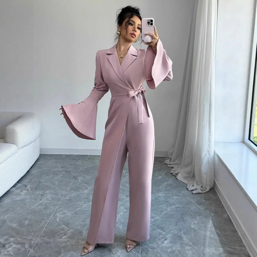 Rosafarbener Jumpsuit mit weiten Ärmeln, Wickeloptik ve Bindegürtel. IsabellBoutique030