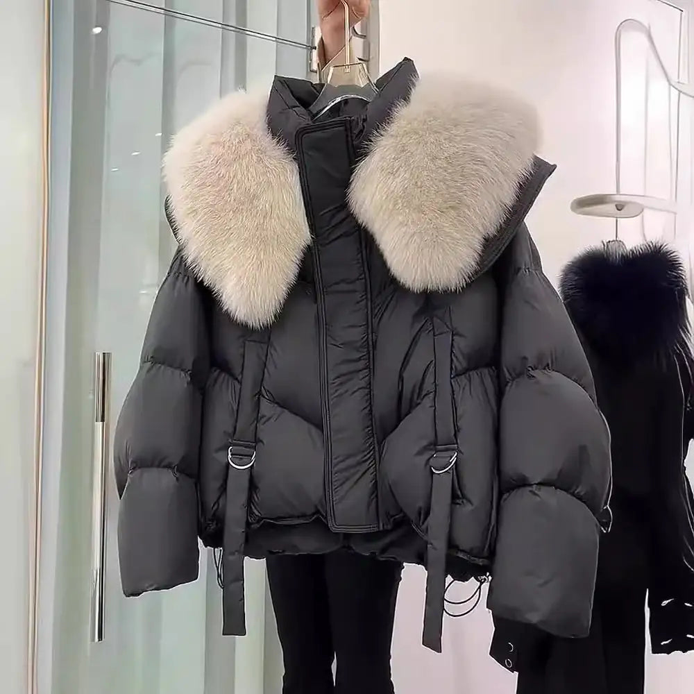 Schwarze Daunenjacke mit hellem Fellkragen, Wintermode, IsabellBoutique030
