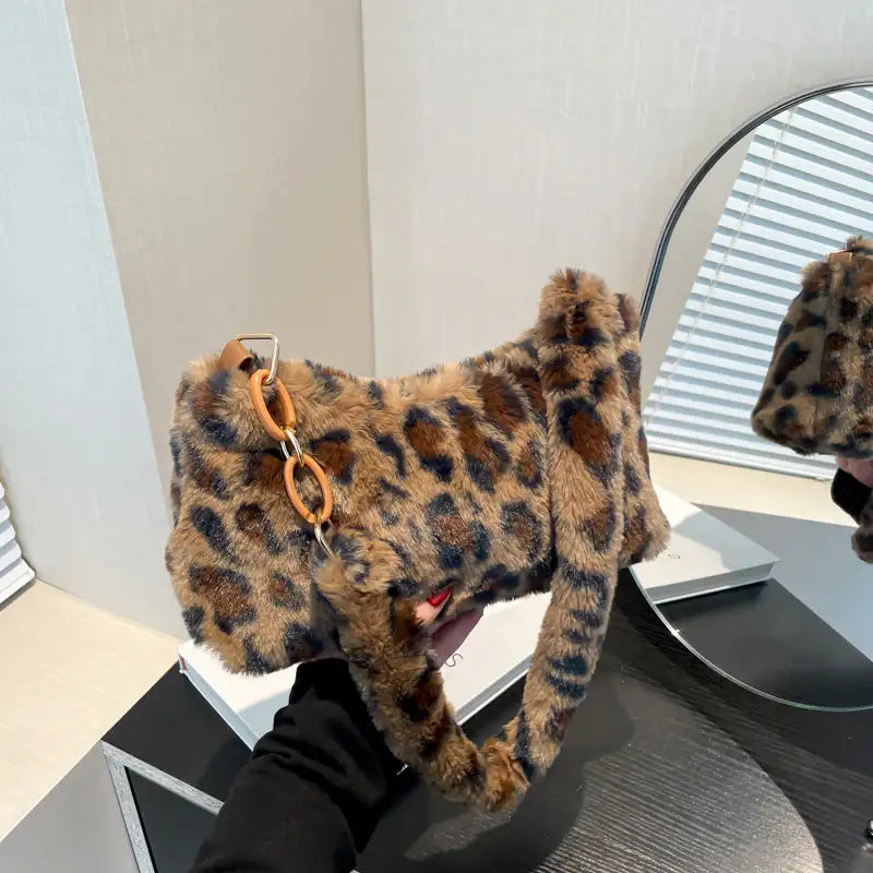 Tragbare Tasche im schlichten Western-Stil mit besonderem Design - Damenmode online kaufen | Isabell Boutique