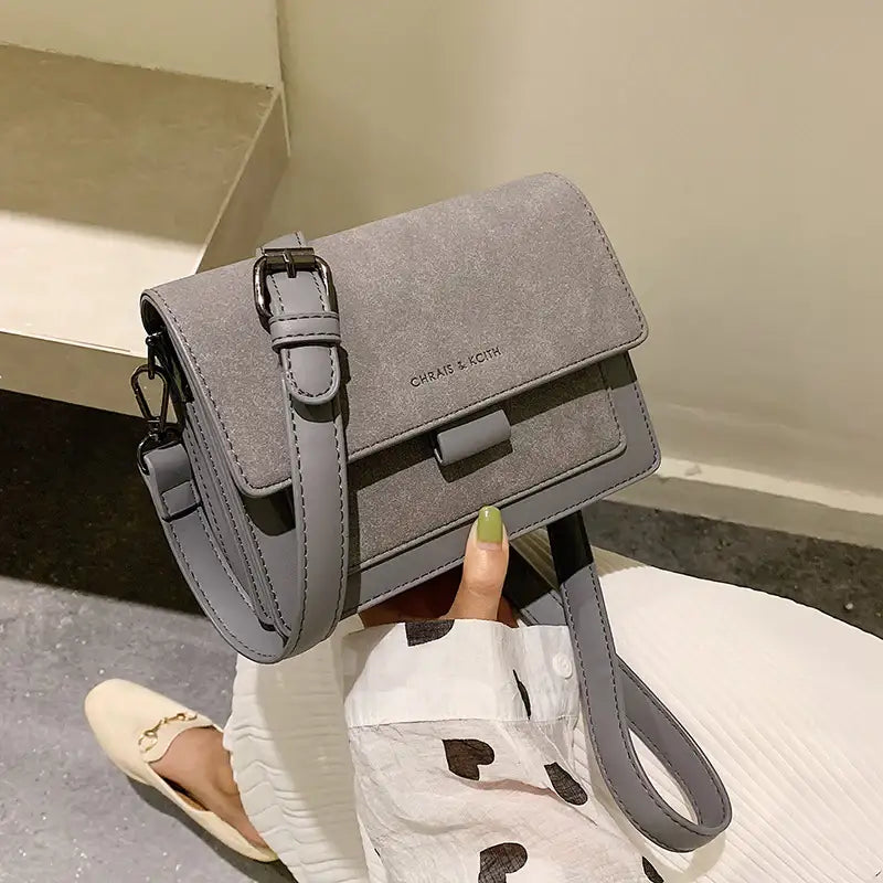 Kleine Umhängetasche im Kontrastfarben-Design (quadratisch) - Damenmode online kaufen | Isabell Boutique
