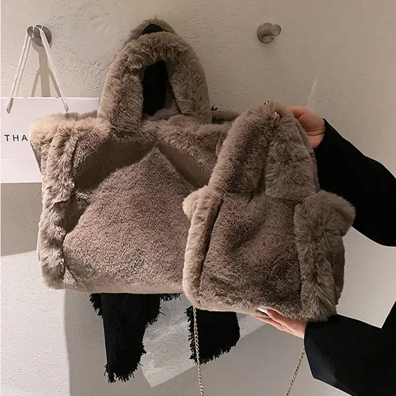 Wintertasche mit Kette – Plüsch Handtasche / Damen Schultertasche - Damenmode online kaufen | Isabell Boutique