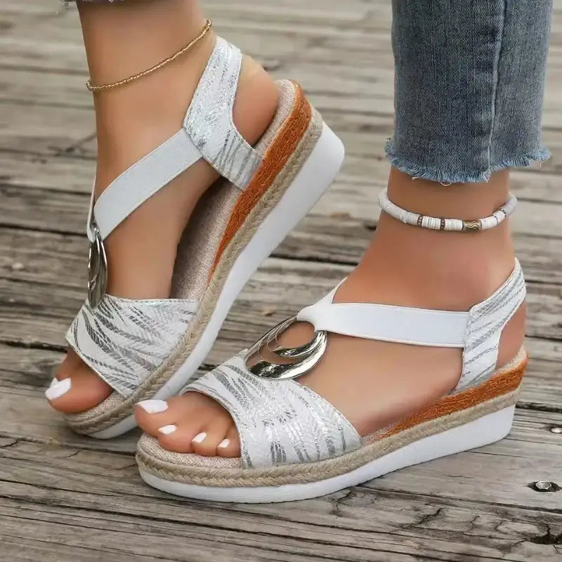 Sommerliche Damen Keilsandalen mit Hanfseil-Design und Peep-Toe - Damenmode online kaufen | Isabell Boutique