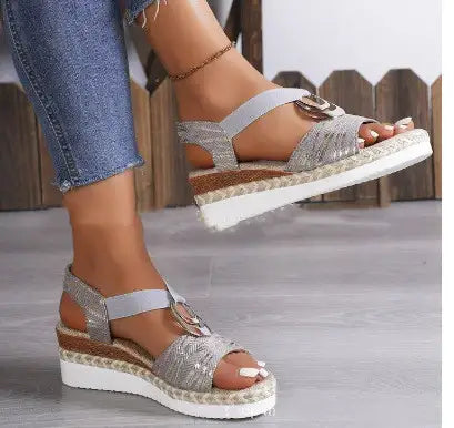 Sommerliche Damen Keilsandalen mit Hanfseil-Design und Peep-Toe - Damenmode online kaufen | Isabell Boutique