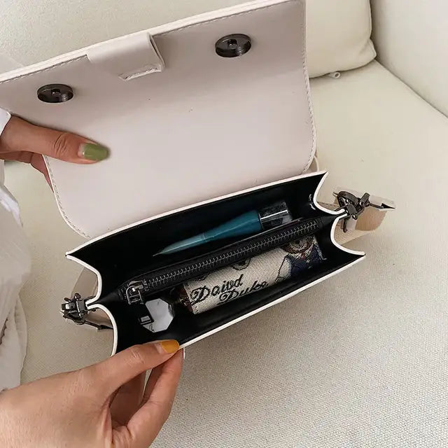 Trendige Retro Mini-Umhängetasche im kleinen, quadratischen Design - Damenmode online kaufen | Isabell Boutique