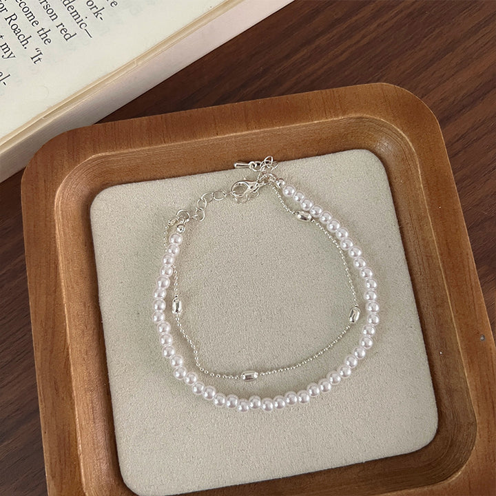 Zarte Perlenarmbänder in Weiß mit Silberkette, elegant &amp; feminin, perfekt für Damenmode. IsabellBoutique030