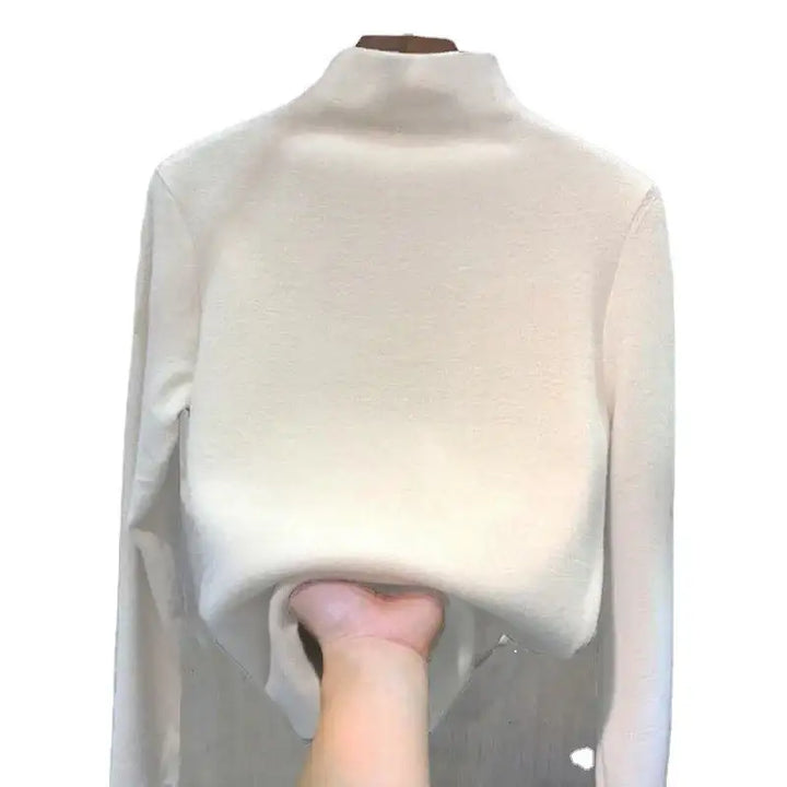 Cremefarbener Rollkragenpullover für Damen, weich und elegant. IsabellBoutique030