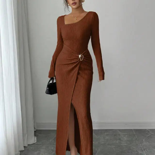 Langarmkleid in braun mit Schlitz und goldenem Detail IsabellBoutique030